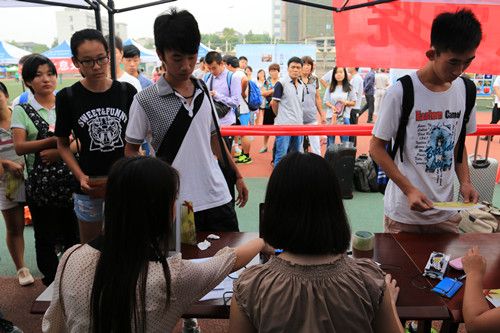 bat365官网喜迎2014级新生