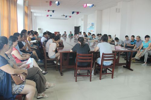 bat365官网召开新学期教工党员大会